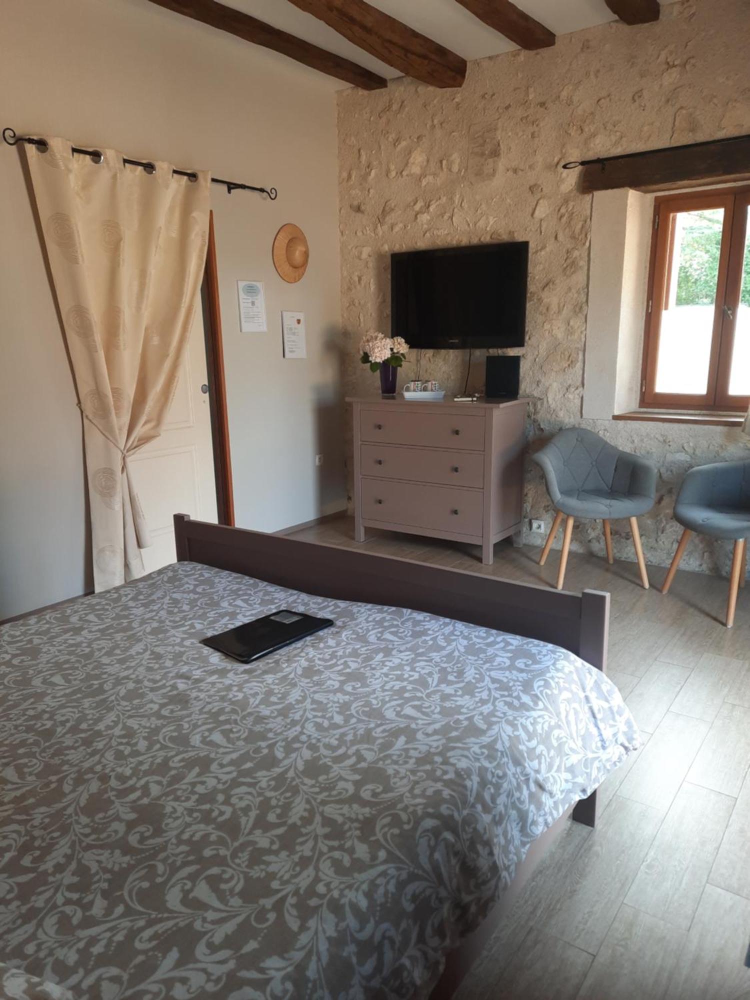 La Maison Genevier - Chambre Marguerite Montreuil-en-Touraine ภายนอก รูปภาพ